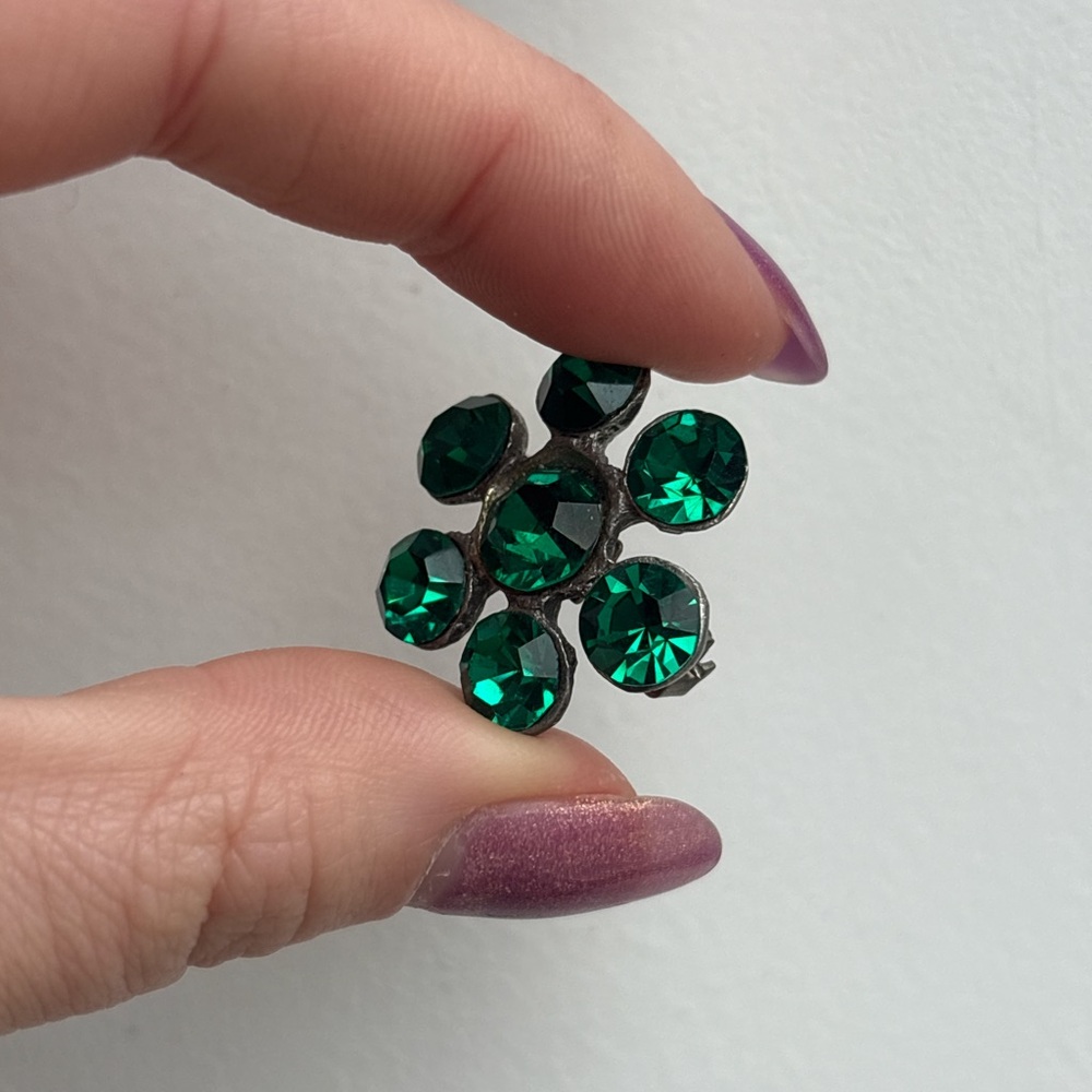Vintage Silver Floral Brooch Pin with Emerald Rhinestones - Picture 3 of 4